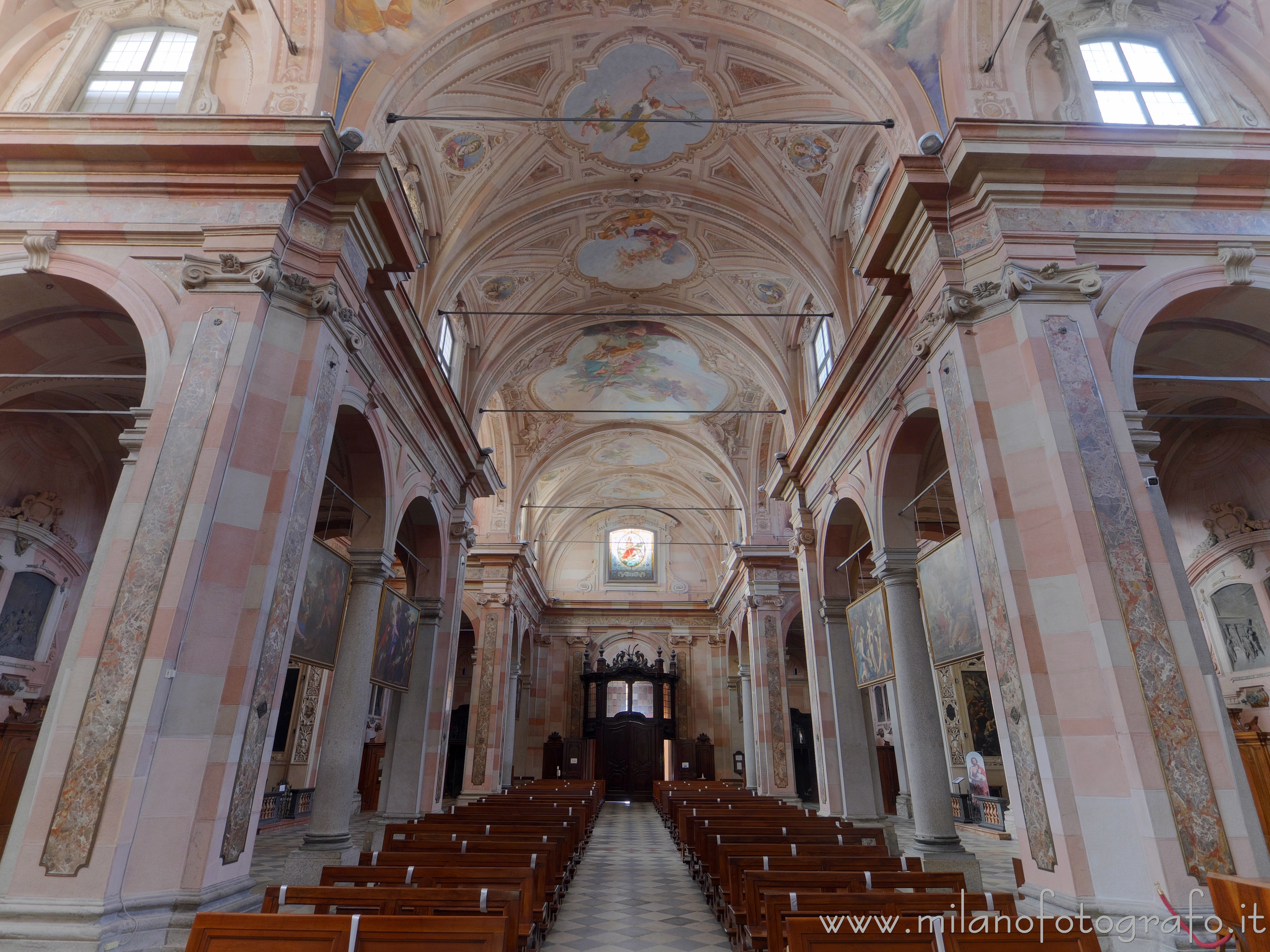 Busto Arsizio (Varese) - Navate della Basilica di San Giovanni Battista